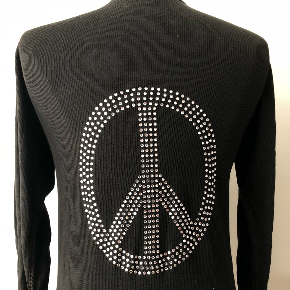 ✨Peace sign embellished thermal Henley ✨